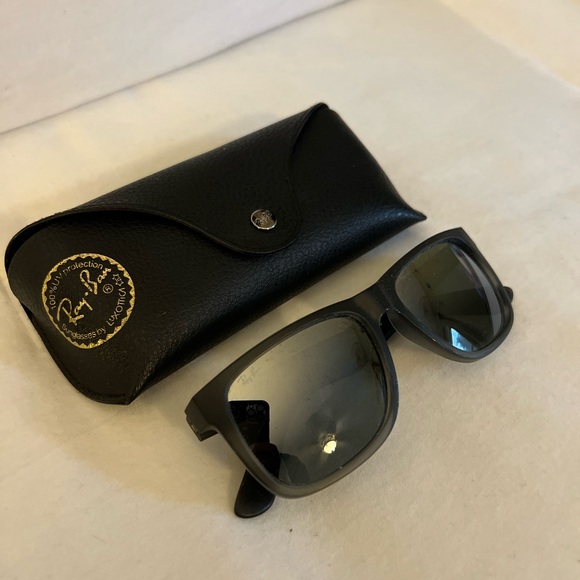 Ray-Ban Sunglasses / Justin Classic in Matte Grey - Picture 5 of 8